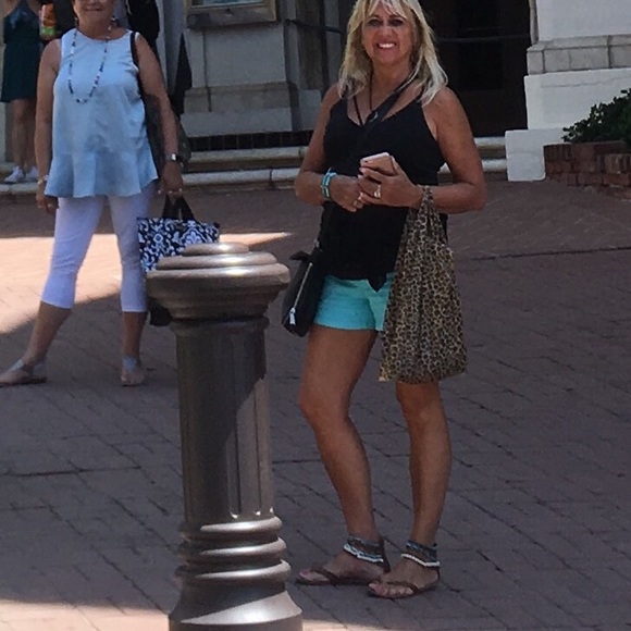 Meet your Posher Deborah💕 - Picture 3 of 3